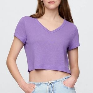 NWT GAP Size XL Purple V-neck Tee